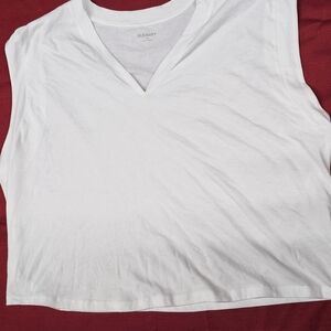 Old Navy Women's White V-Neck Crop Top.‎ Size 2XL